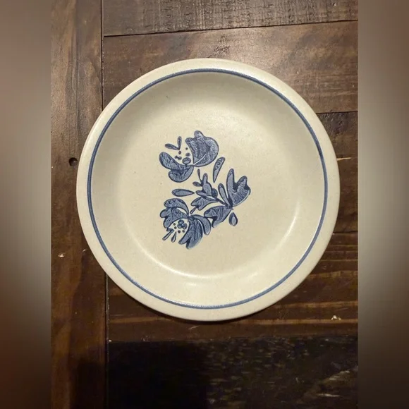 Two Pfaltzgraff Stoneware Cream Blue Floral sml plates vintage 2 pair available - Picture 3 of 6